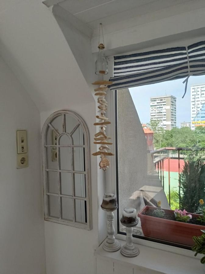 Studio San Stefano Burgas Stad Buitenkant foto